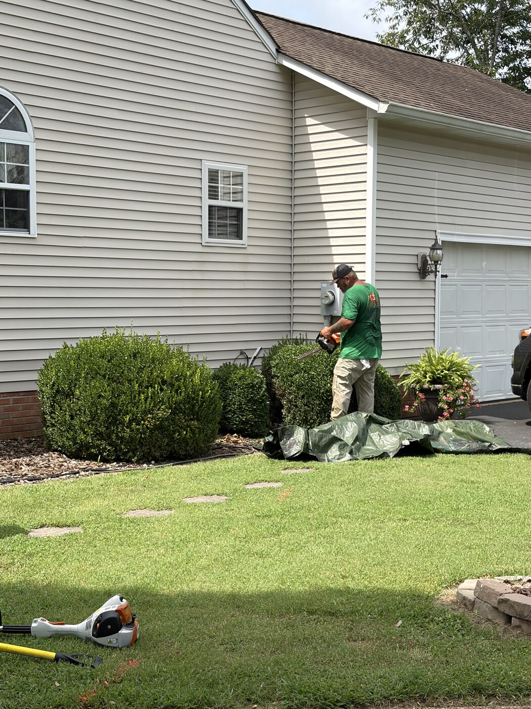 Grizzly Lawn Co. cleaning up around foundation shrubs
